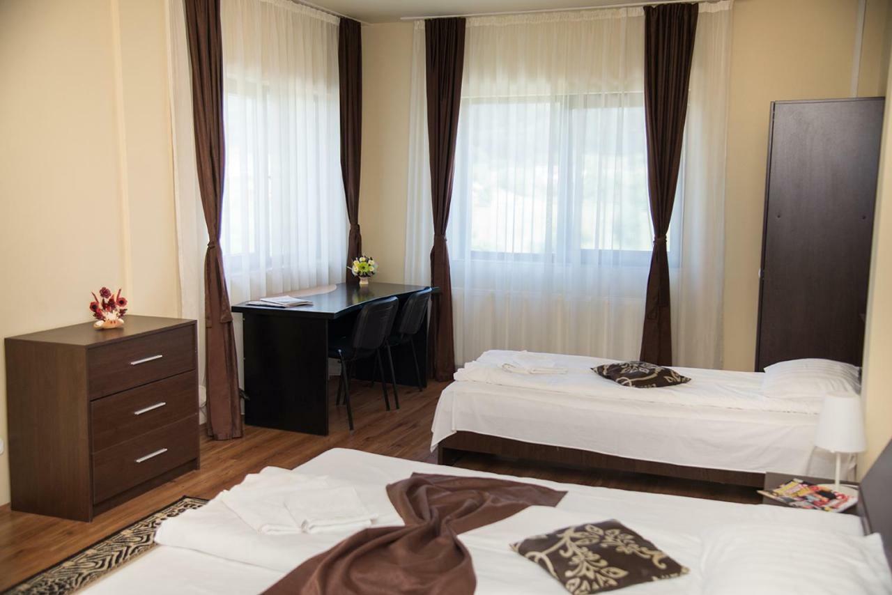 Pensiunea Casa Cu Flori Cisnădioara Extérieur photo